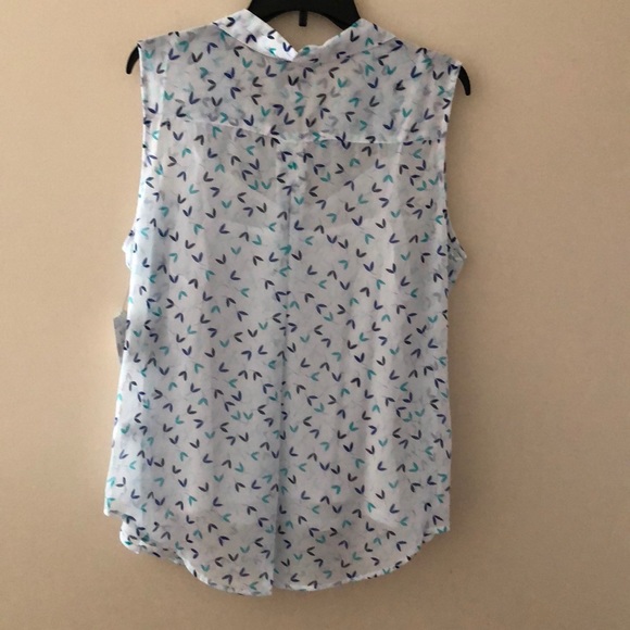 Liz Claiborne Sleeveless Button Front Blouse - Picture 5 of 7